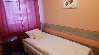 Хостелы Red Carpet Hostel Краков Одноместный номер с общей ванной комнатой-5